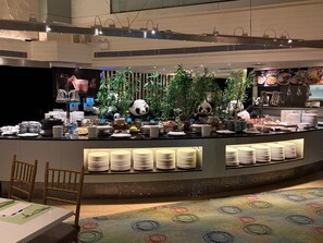 Breakfast and lunch served