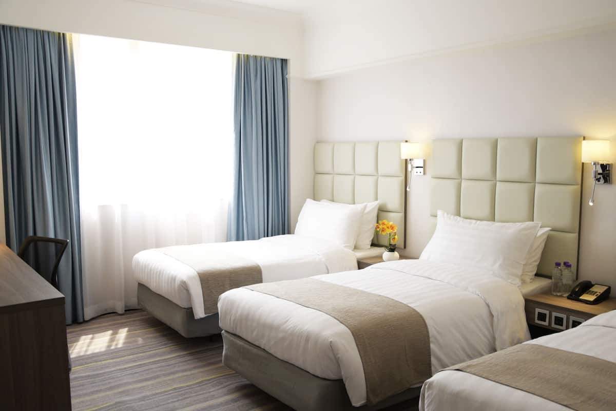 Family Triple Room | 1 bedroom, in-room safe, desk, blackout curtains