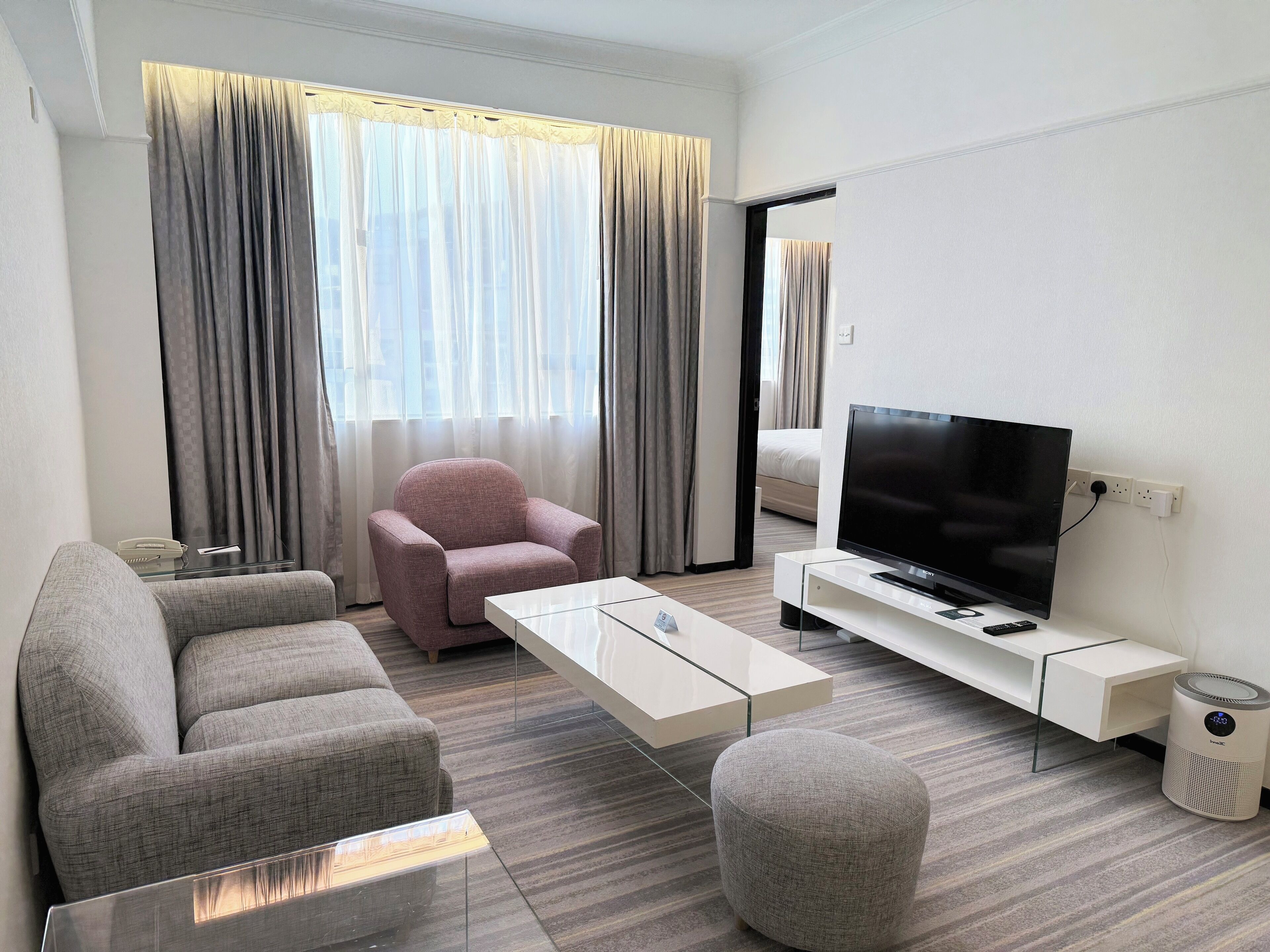 Deluxe One Bedroom Suite | Living area