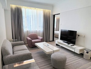 Deluxe One Bedroom Suite | Living area | 32-inch TV with satellite channels - Panda Hotel (Tsuen Wan)