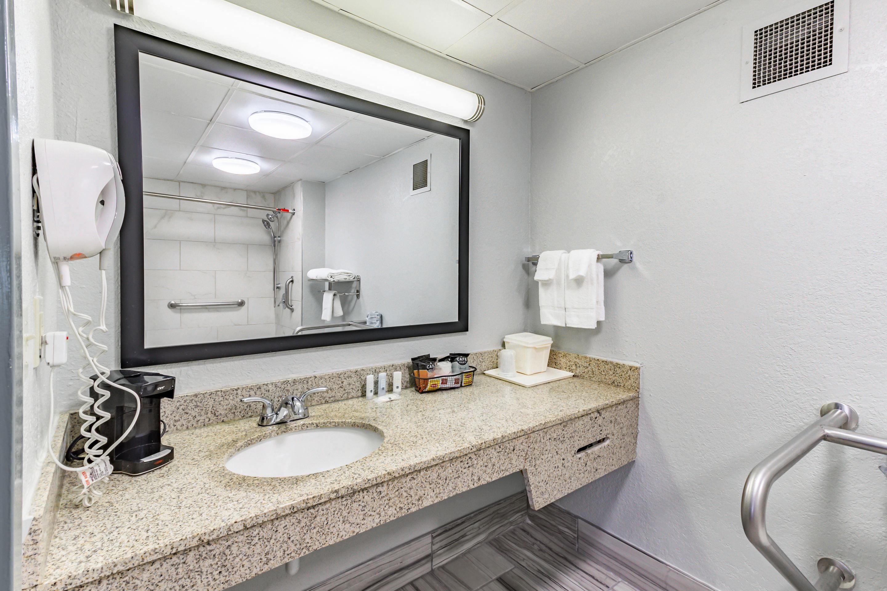 Desk, iron/ironing board, free WiFi, bed sheets