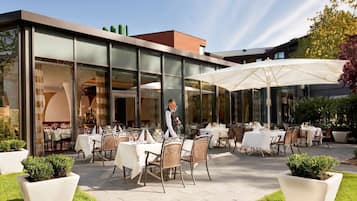 2 ๊ฐ์ ๋ ์คํ ๋, ์์นจ ์์ฌ, ์ ์ฌ ์์ฌ, ์ ๋
์์ฌ ์ ๊ณต(์ธ๊ณ ์๋ฆฌ)