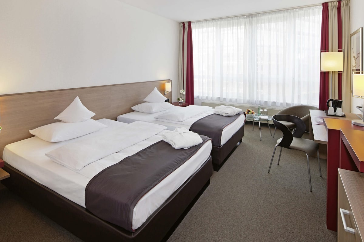 Habitació prèmium, 2 llits dobles | 1 dormitori, roba de llit d'alta qualitat i minibar