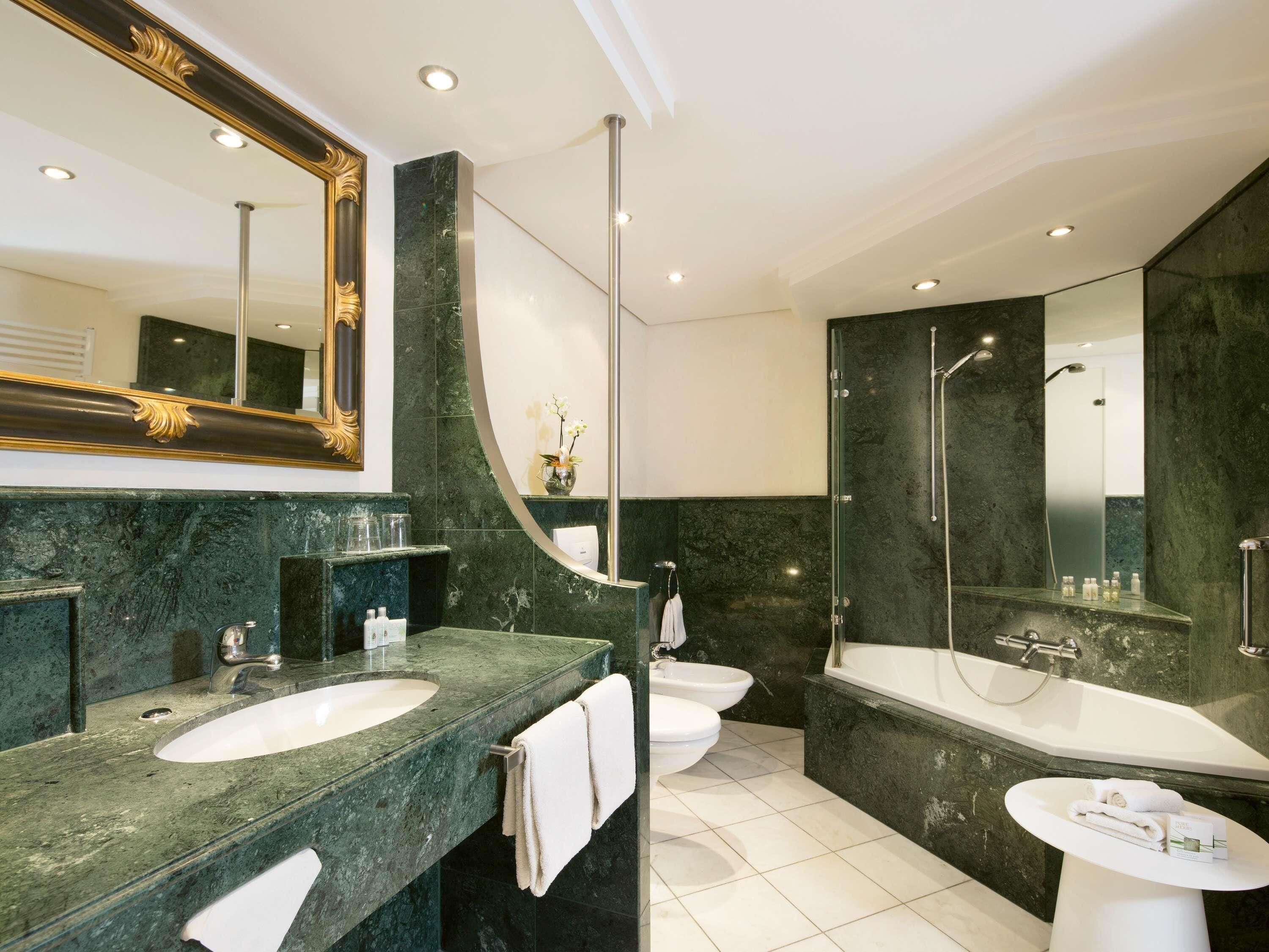 Suite, 1 Bedroom | Premium bedding, minibar, in-room safe, desk