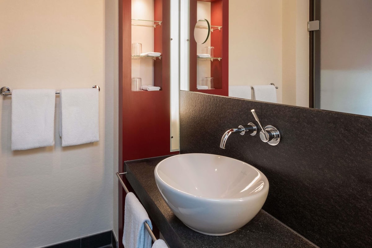 1 bedroom, premium bedding, minibar, in-room safe