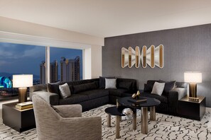 Premium bedding, in-room safe, laptop workspace, blackout curtains