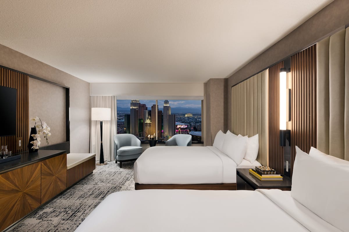 Premium bedding, in-room safe, laptop workspace, blackout drapes