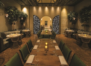 18 restaurants, breakfast, lunch, dinner served; American cuisine at MGM Grand Hotel & Casino