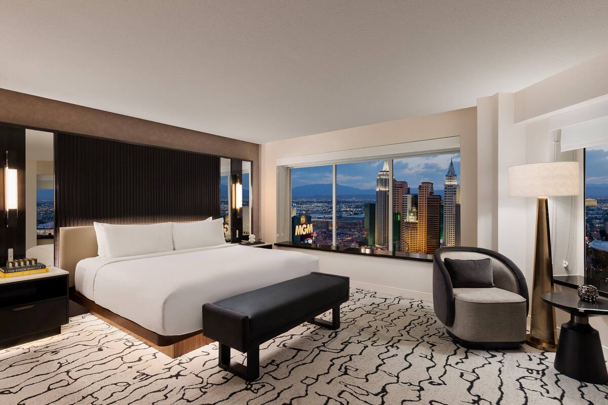 Premium bedding, in-room safe, laptop workspace, blackout curtains