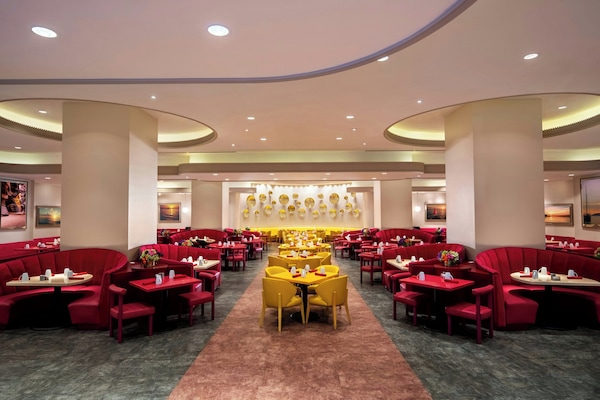 15 Restaurants; Frühstück, Mittagessen und Abendessen werden serviert