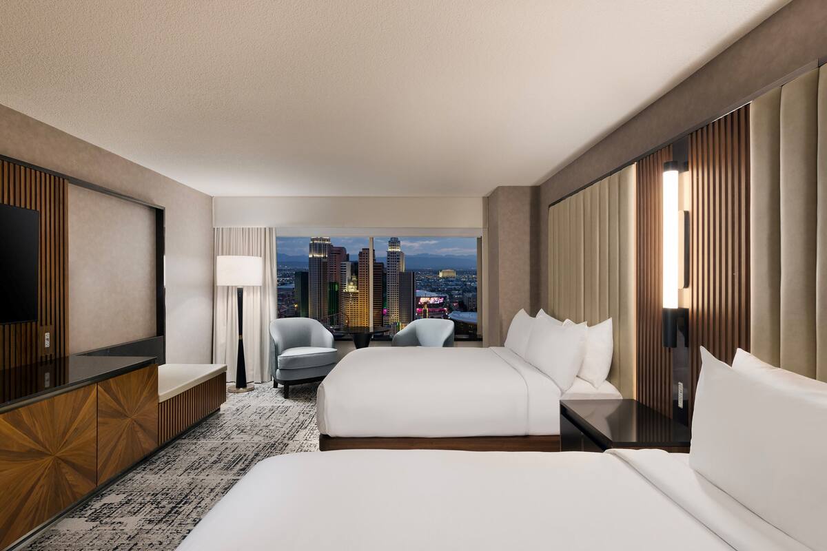 Premium bedding, in-room safe, laptop workspace, blackout curtains