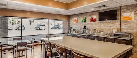 Free daily continental breakfast