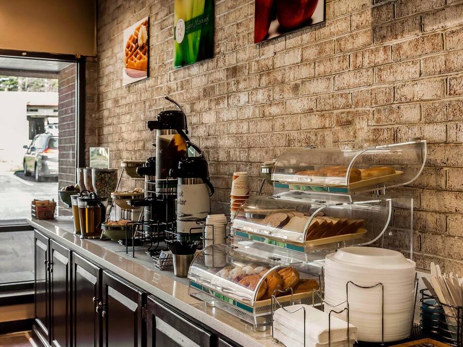 Free daily continental breakfast