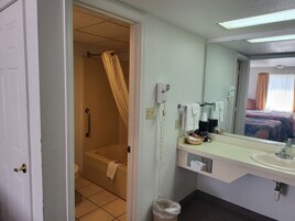 Iron/ironing board, free WiFi, bed sheets