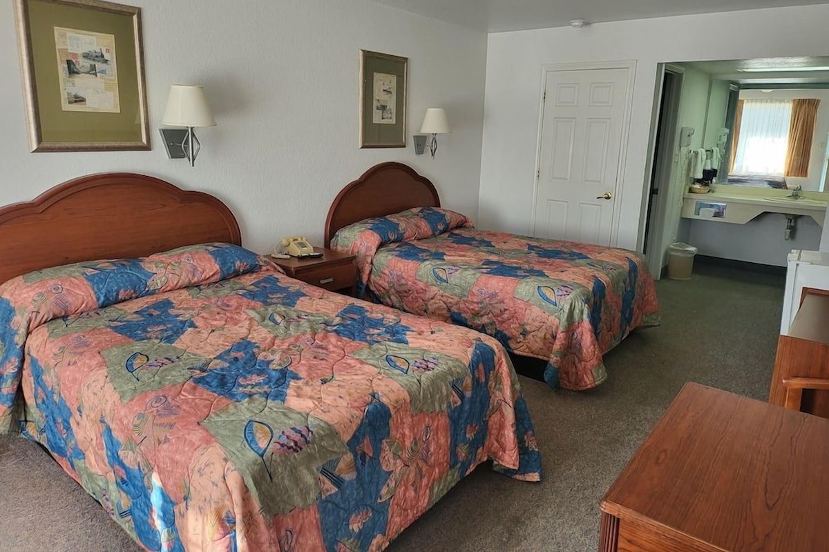 Iron/ironing board, free WiFi, bed sheets