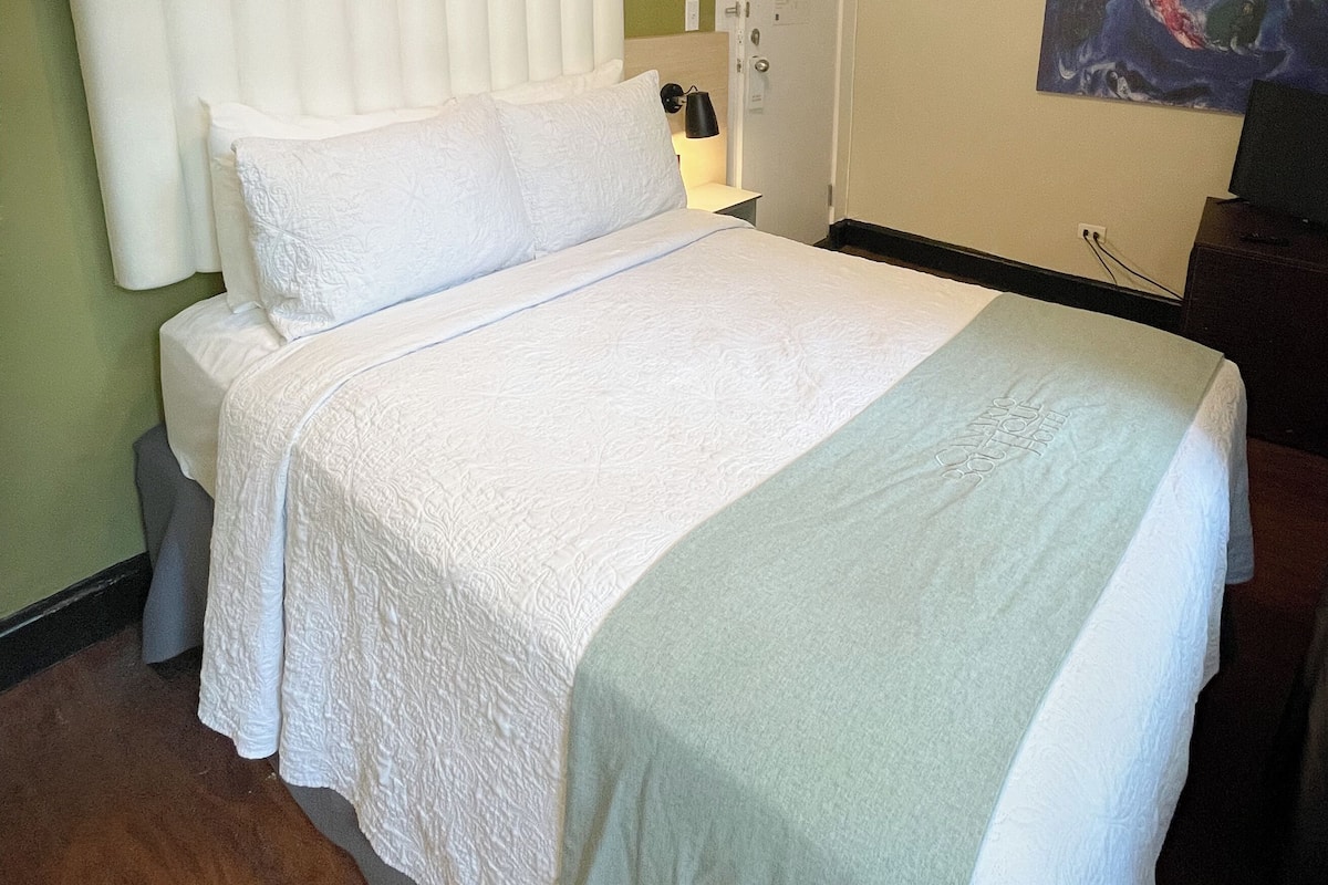 Full Economy | Blackout curtains, iron/ironing board, free WiFi, bed sheets
