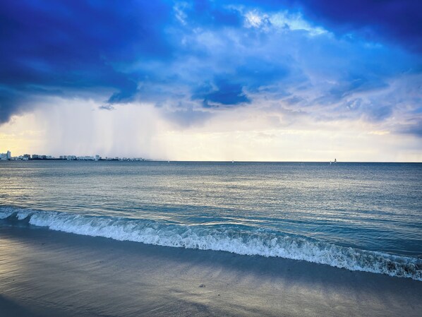 Beach nearby - Canario Boutique Hotel (San Juan)