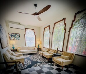 Lobby sitting area - Canario Boutique Hotel (San Juan)