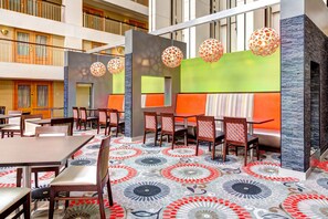 Lunch and dinner served, pizza - Embassy Suites by Hilton Chicago O'Hare Rosemont (Rosemont)