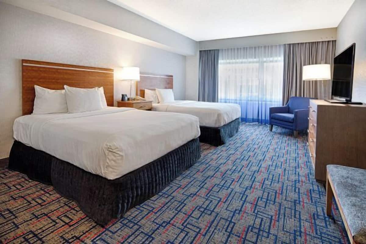 1 sovrum, värdeförvaringsskåp på rummet, skrivbord och ljudisolering