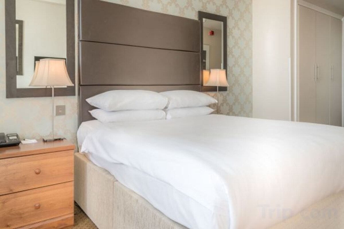Egyptian cotton sheets, in-room safe, blackout drapes