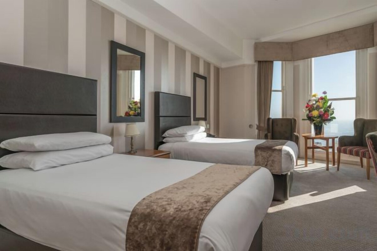 Egyptian cotton sheets, in-room safe, blackout drapes