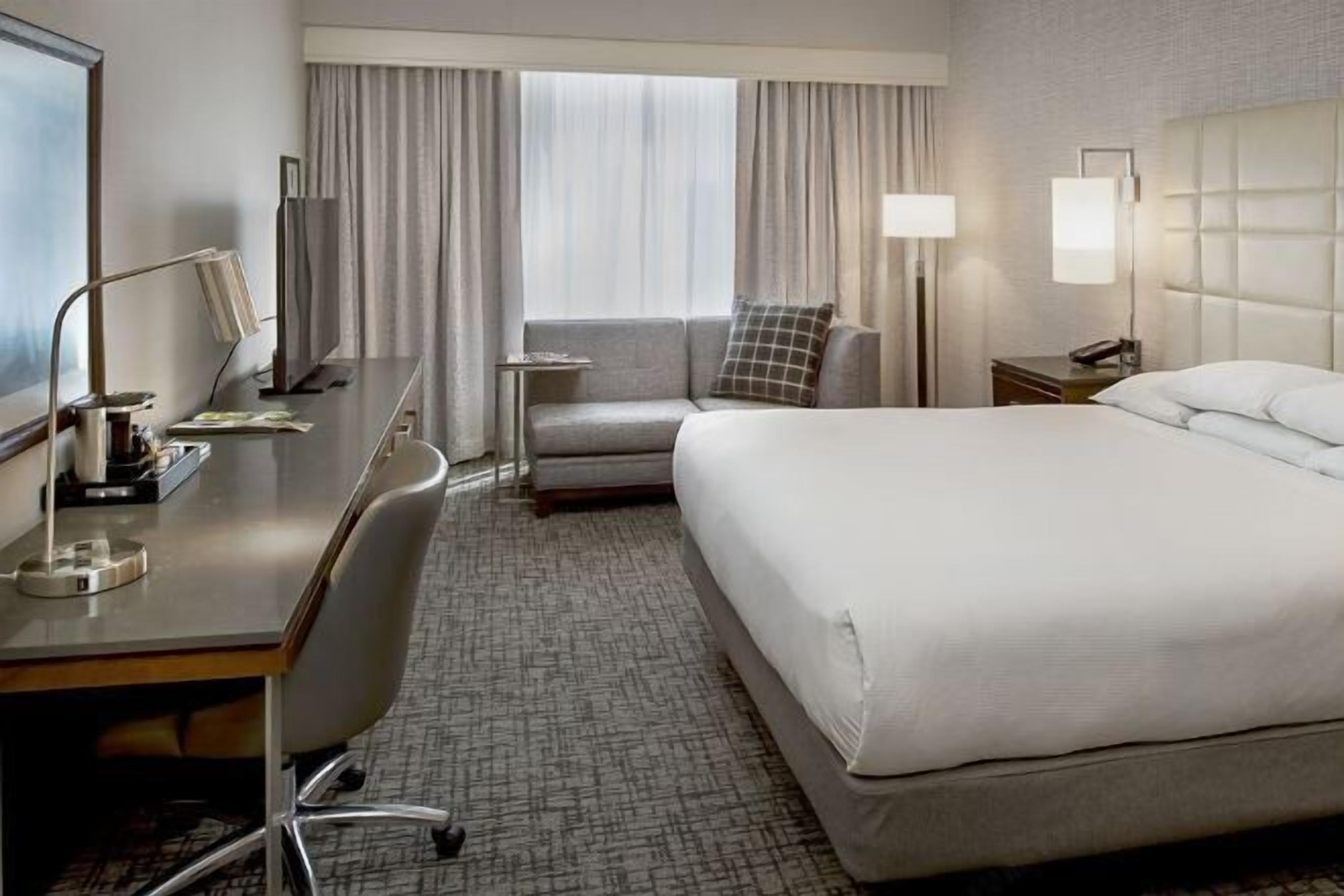 Premium bedding, in-room safe, desk, laptop workspace