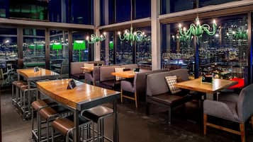 3 restaurants; breakfast, lunch, dinner, and brunch served