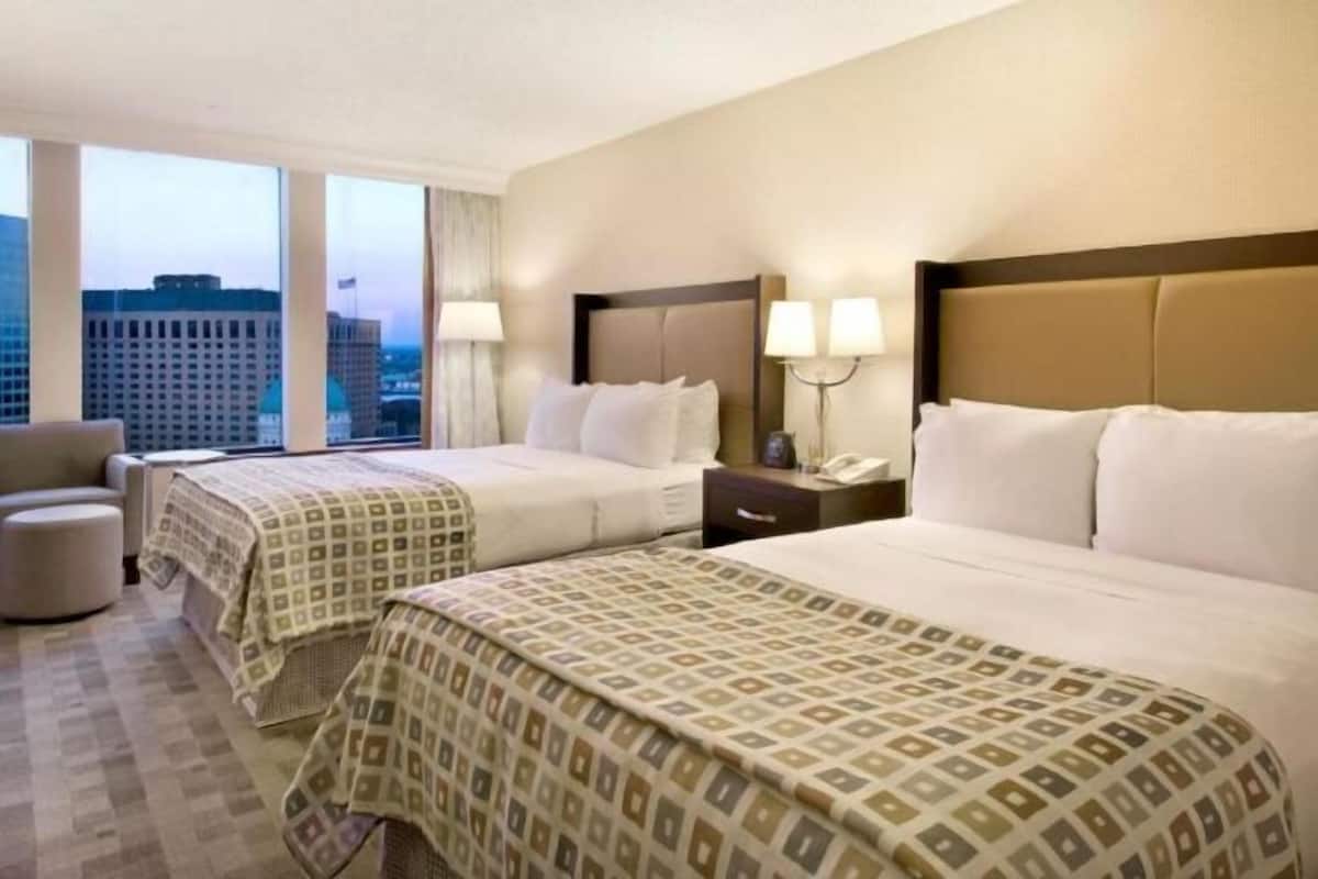 Premium bedding, in-room safe, desk, laptop workspace