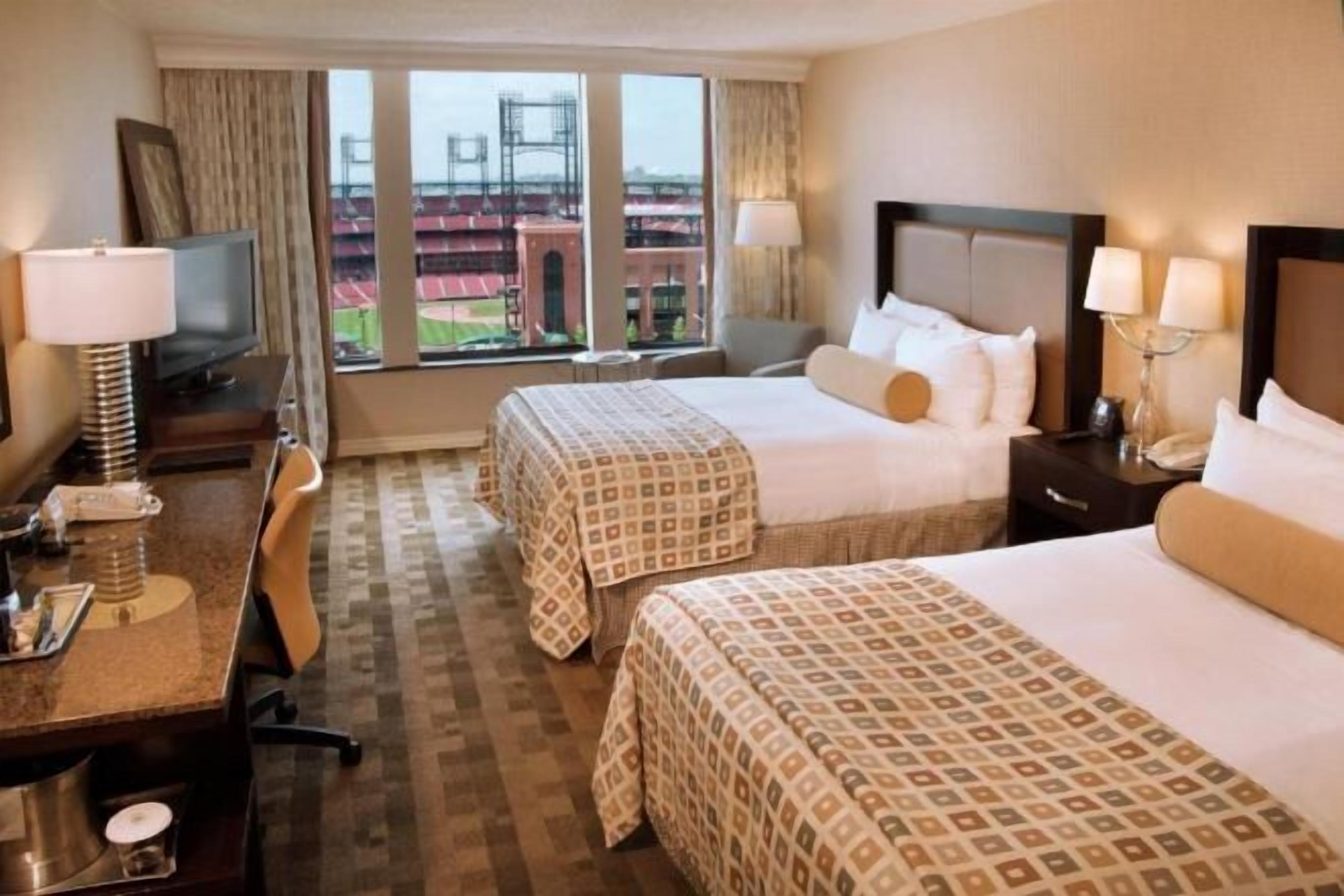 Premium bedding, in-room safe, desk, laptop workspace