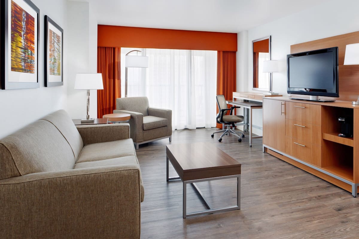 1 bedroom, premium bedding, desk, blackout drapes
