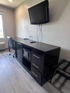 Standard Room, 2 Double Beds, Non Smoking | Individually furnished, desk, iron/ironing board, free WiFi - Rodeway Inn Knoxville North (Knoxville)