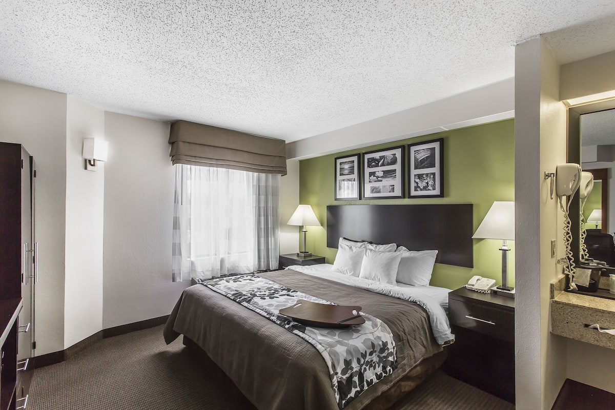 Individually furnished, desk, iron/ironing board, free WiFi