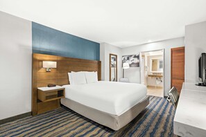 Desk, laptop workspace, iron/ironing board, free WiFi - Best Western Chula Vista/Otay Valley Hotel (Chula Vista)