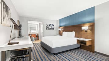 Standard Room, 1 King Bed, Non Smoking, Refrigerator & Microwave | Desk, laptop workspace, iron/ironing board, free WiFi