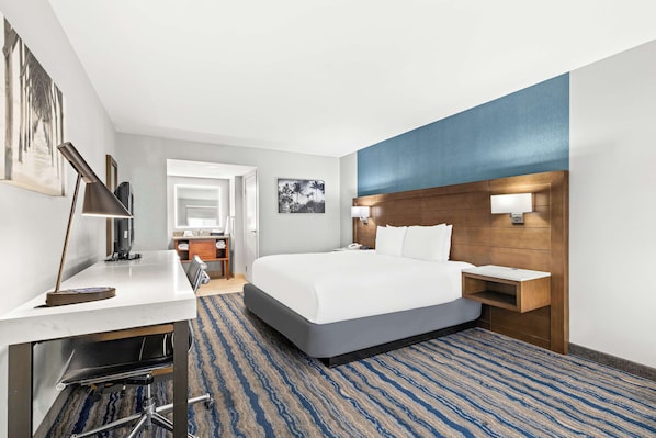 Standard Room, 1 King Bed, Non Smoking, Refrigerator & Microwave | Desk, laptop workspace, iron/ironing board, free WiFi - Best Western Chula Vista/Otay Valley Hotel (Chula Vista)