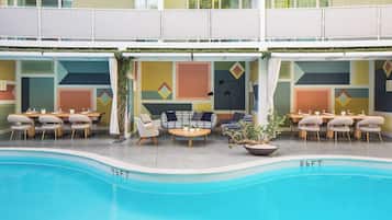 تقديم الإفطار، الأطباق العالمية، إطلالات على حمام السباحة