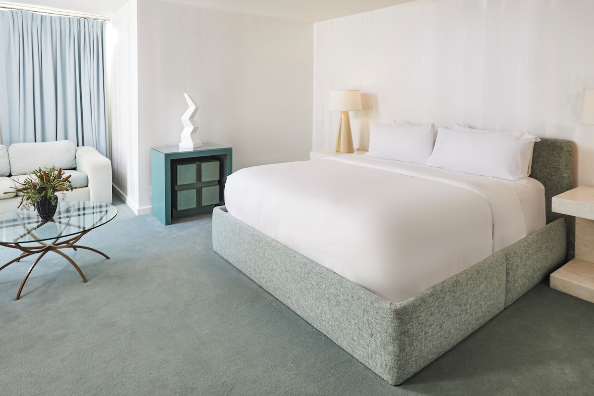 1 bedroom, Frette Italian sheets, premium bedding, down comforters