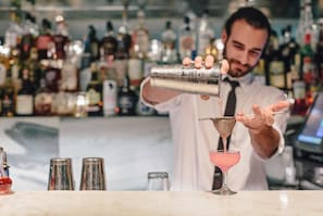Bar (in der Unterkunft)