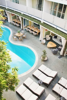 Breakfast, lunch and dinner served at Avalon Hotel Beverly Hills, a Member of Design Hotels
