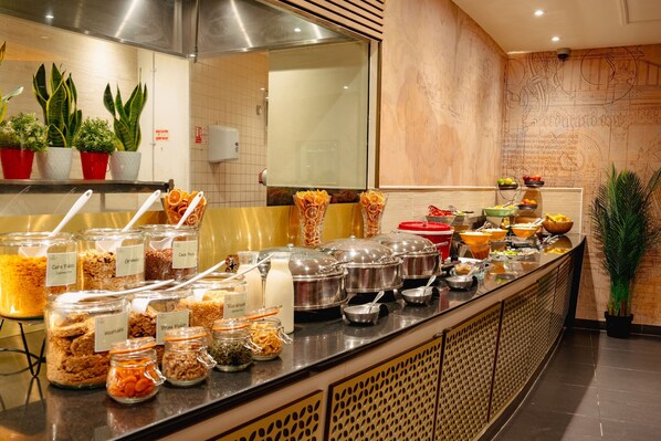 Daily full breakfast (GBP 17.50 per person)