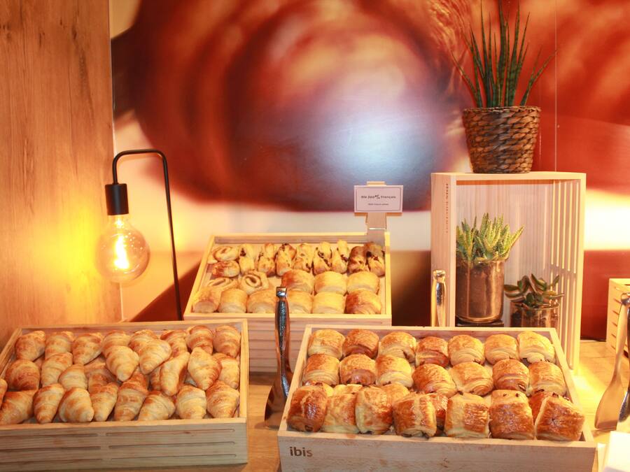 Daily buffet breakfast (EUR 13.90 per person)