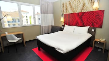 컴포트룸 | 고급 침구, 객실 내 금고, 책상, 암막 커튼