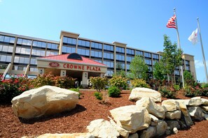 Exterior - Crowne Plaza Cleveland Airport by IHG (Middleburg Heights)