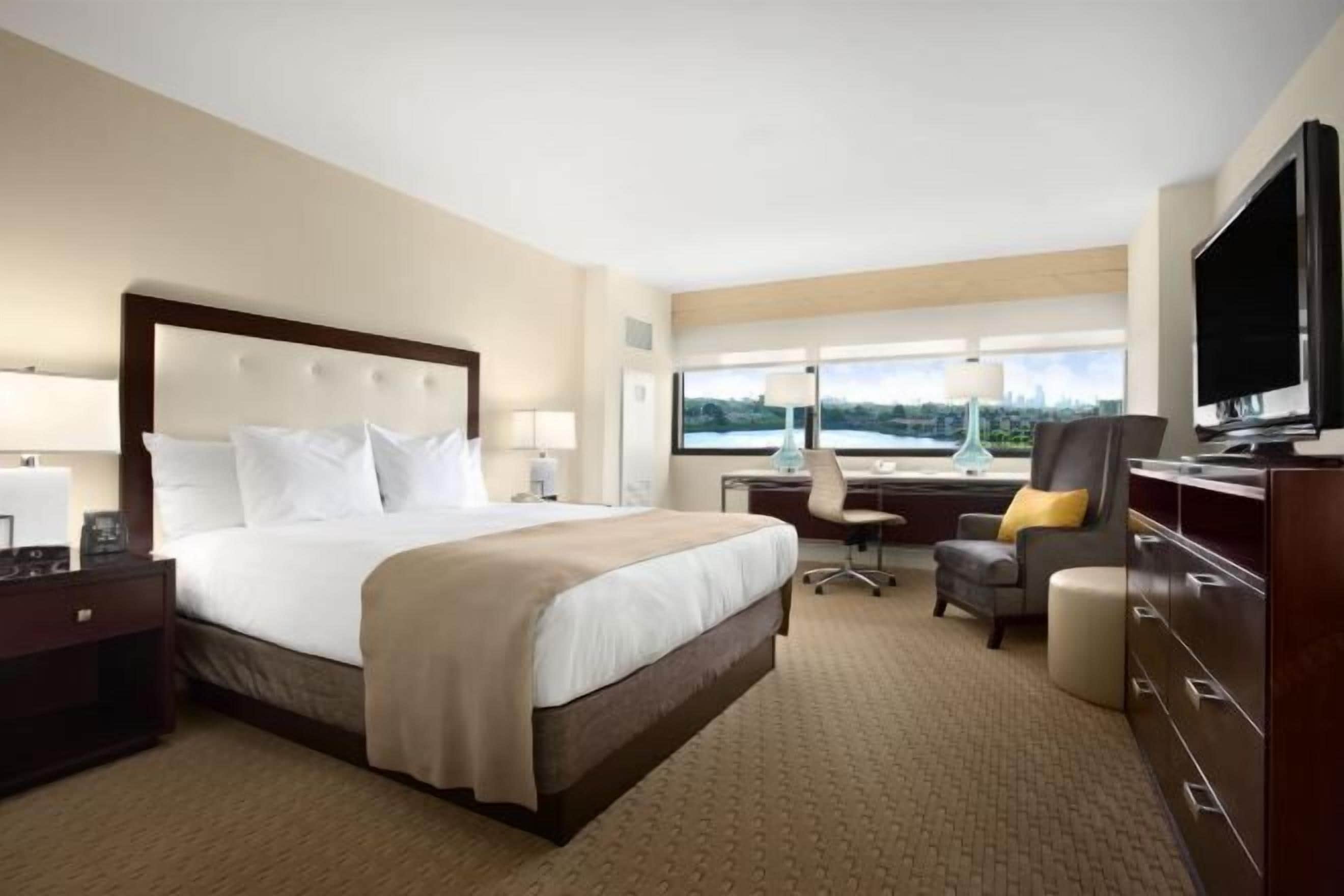 Minibar, in-room safe, desk, laptop workspace