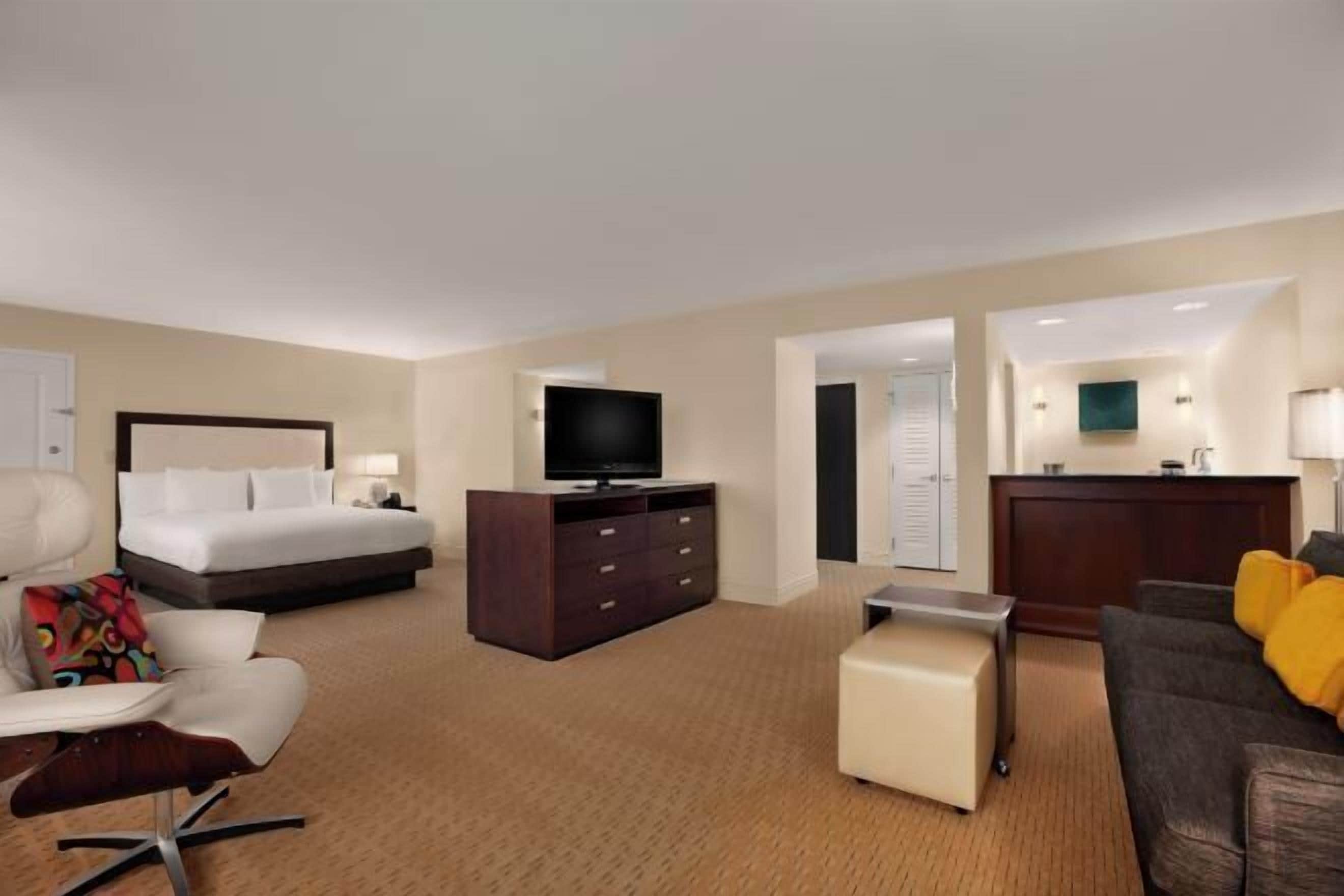 Minibar, in-room safe, desk, laptop workspace