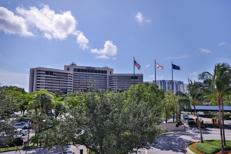 Hilton Miami Airport Blue Lagoon - Image 11
