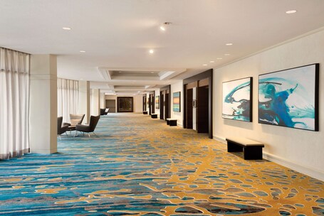 Hilton Miami Airport Blue Lagoon - Image 8
