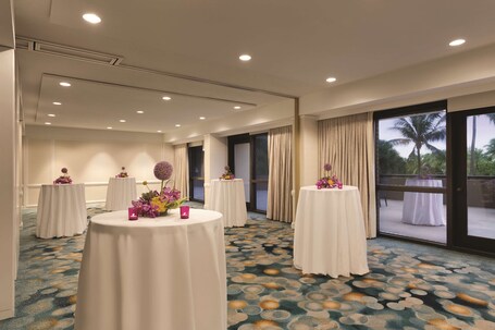 Hilton Miami Airport Blue Lagoon - Image 38