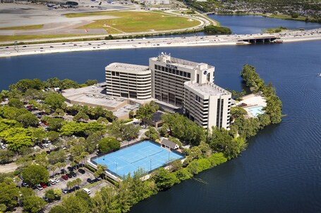 Hilton Miami Airport Blue Lagoon - Image 32